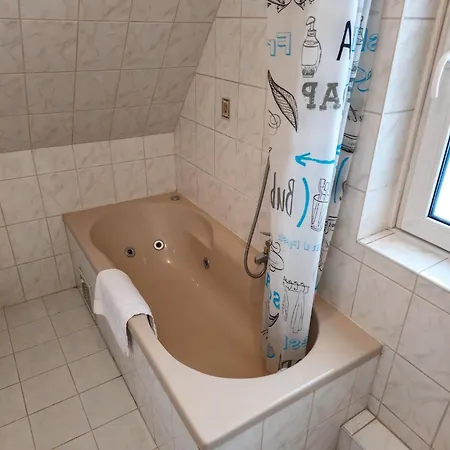 Haus Mit Garten An Holstenhallen Dom wakacyjny *