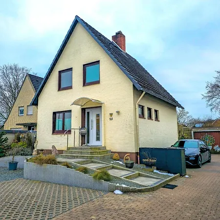 Haus Mit Garten An Holstenhallen Holiday home *