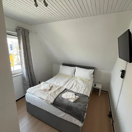 Haus Mit Garten An Holstenhallen Neumuenster